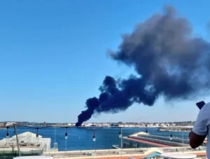 Se desata un incendio de gran magnitud en una refinería en Cuba