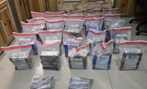 Atrapan red de narco con 136 paquetes de droga en costas de La Altagracia