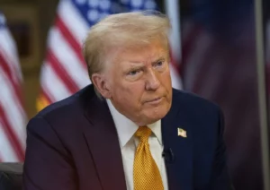 Trump evalúa un posible ataque masivo contra Irán para presionar a su liderazgo