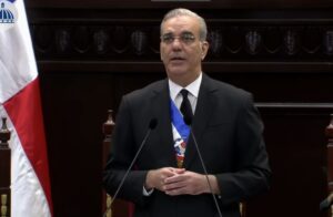 Abinader informa reducción de la pobreza a 17.3 % y destaca salida de 200 mil personas en un año