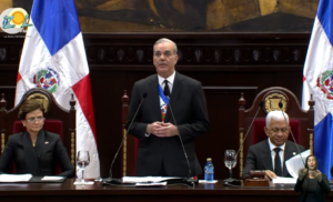 Abinader anuncia muelle turístico en Barahona y aeropuerto para San Juan