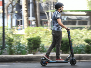 Piden regulación de las patinetas eléctricas