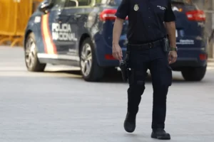Autoridades en Madrid arrestan un hombre por retransmitir agresiones sexuales de su hija