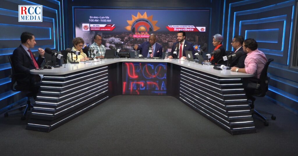 rafael paz junto al staff del el sol de la mañana