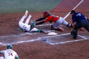 Tomateros se imponen 2-1 a Federales en juego cerrado de la Serie del Caribe