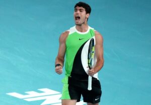 Carlos Alcaraz vence a Novak Djokovic y se convierte en el hombre más joven en completar un Grand Slam en su carrera