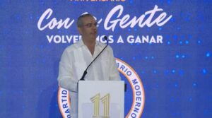 Abinader destaca reducción de la pobreza y mejoras salariales durante celebración del 11 aniversario PRM