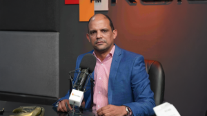 “Como sardinas en lata”: denuncian que conductores pagan multas hacinados en un furgón