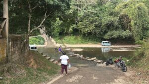 Vecinos de Mamá Tingó piden puente definitivo sobre el río Guanuma