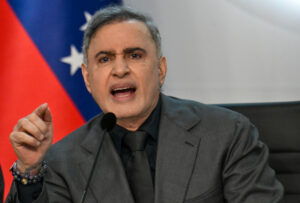 Cambios institucionales sacuden Venezuela: renuncian fiscal general y defensor del pueblo