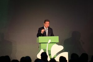 Leonel Fernández acusa al PRM de afectar productores locales y advierte sobre uso de recursos públicos en política