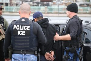 ICE detiene dos dominicanos con antecedentes en Boston