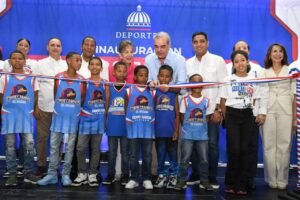 El presidente Abinader entrega dos polideportivos en Puerto Plata