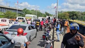 Suspenden búsqueda de hombre arrastrado por el río Isabela tras ser atropellado