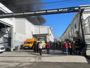 Incendio en fábrica de plásticos en Haina se prolongó por más de 12 horas sin víctimas