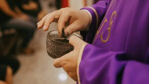 Iglesia conmemora el Miércoles de Ceniza e inicia la Cuaresma