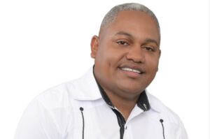 ADP denuncia 312 estudiantes comparten un solo baño en escuela de Villa La Mata