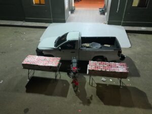 Ejército incauta contrabando de 118,000 cigarrillos oculto en los compartimentos de una camioneta en Dajabón