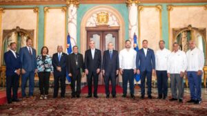 Abinader juramenta miembros del Comité Gestor del Jardín Botánico de San Juan