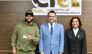 El Alfa recibe la nueva cédula de identidad