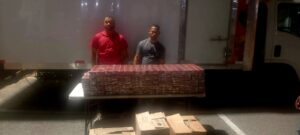Ejército detiene dos hombres con contrabando de cigarrillos en San Juan de la Maguana