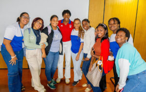 Marileidy Paulino exhorta a estudiantes a no desmayar y esforzarse por sus sueños