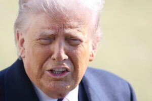 Los demócratas piden votar una resolución para frenar a Trump de entrar en guerra con Irán