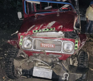 Un padre y su hija pierden la vida en accidente en Baní; otras cuatro personas resultan lesionadas