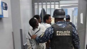 Tres apresados por lanzar piedras y asaltar conductores en la Autovía del Coral