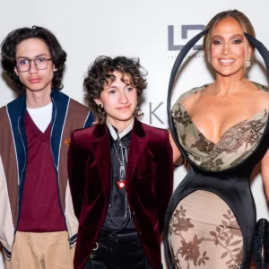 Jennifer López celebra los 18 años de sus gemelos recordando su nacimiento