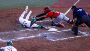 Escogido pierde el invicto tras remontada de los Tomateros de Culiacán