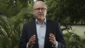 Domínguez Brito responde a Marranzini y promete asumir control del sistema eléctrico en 2028