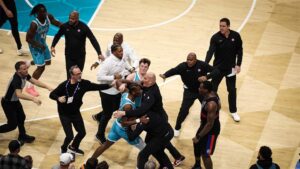 La NBA sanciona a cuatro jugadores tras pelea entre Pistons y Hornets