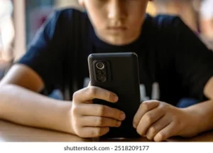 Andalucía plantea edad mínima para redes sociales y endurece medidas contra el acoso