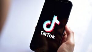 TikTok niega que su plataforma esté diseñada para generar adicción