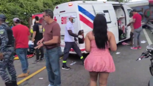 Autobús se vuelca en la vía Casabito-Constanza y deja 14 heridos