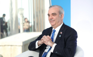 Abinader participa en Cumbre Mundial de Gobiernos y promueve a RD como destino seguro para inversión