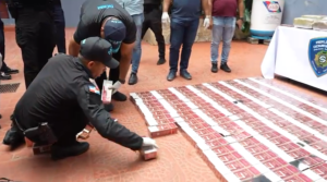 Policía captura hombre con 15 pacas de marihuana y 197 paquetes de cigarrillos ilegales