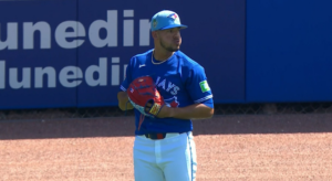 José Berríos sufre fractura por estrés en el codo