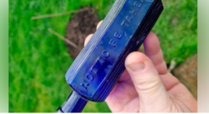 Perro descubre botella de veneno y revela crimen sin resolver de hace 160 años