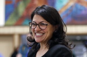 Congresista Rashida Tlaib exige responsabilidades por ataque a escuela en Irán