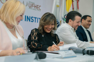 Acuerdan ampliar pasantías universitarias en programas sociales