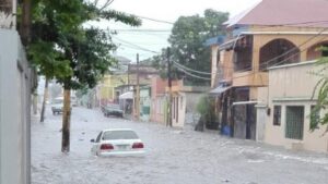 Autoridades reconocen daños por lluvias en La Romana y piden mayor inversión en drenaje
