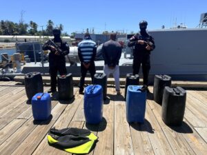 Incautan 261 paquetes de presunta cocaína y detienen a dos hombres en Baní