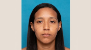 Autoridades detienen a mujer implicada en maltrato infantil en Santo Domingo Este