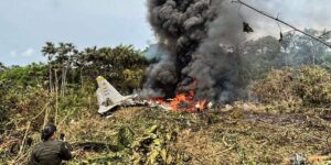 Accidente de avión militar en Colombia deja 48 sobrevivientes entre 125 pasajeros