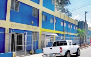 Enfermeras denuncian precariedades y sobrecarga laboral en hospitales de Santiago