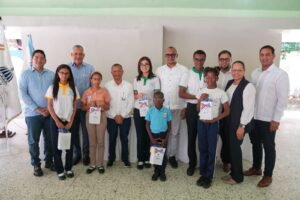 Inabíe entrega 124 lentes correctivos a estudiantes del Distrito Educativo 11-02 de Puerto Plata