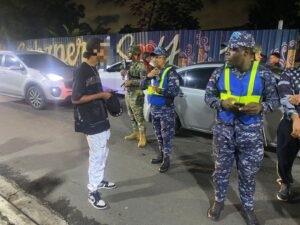 Autoridades incautan drogas y armas y recuperan motos en Santo Domingo Norte