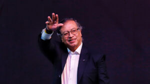 Gustavo Petro compara su desempeño "en la cama" con los logros de su Gobierno